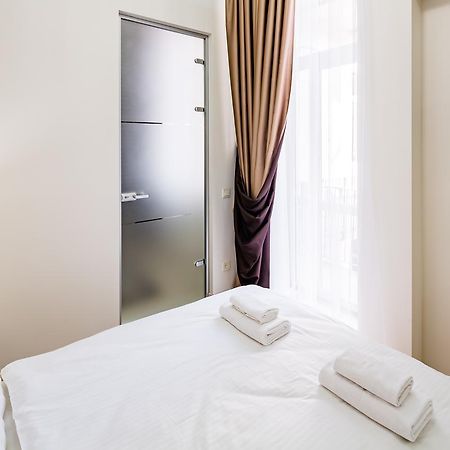 Leogrand Deluxe Apartments On Doroshenka 17 Lviv Exteriör bild