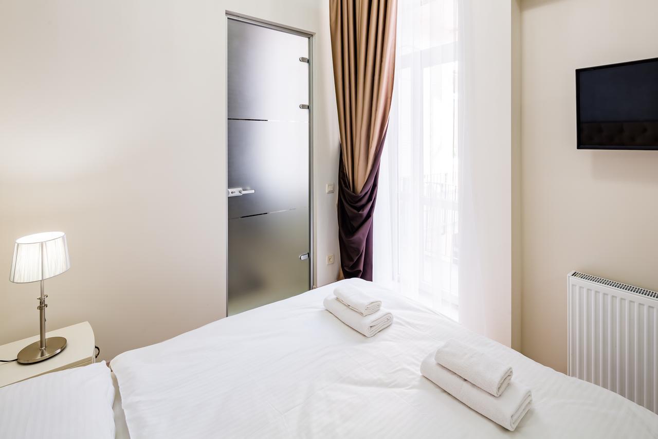Leogrand Deluxe Apartments On Doroshenka 17 Lviv Exteriör bild