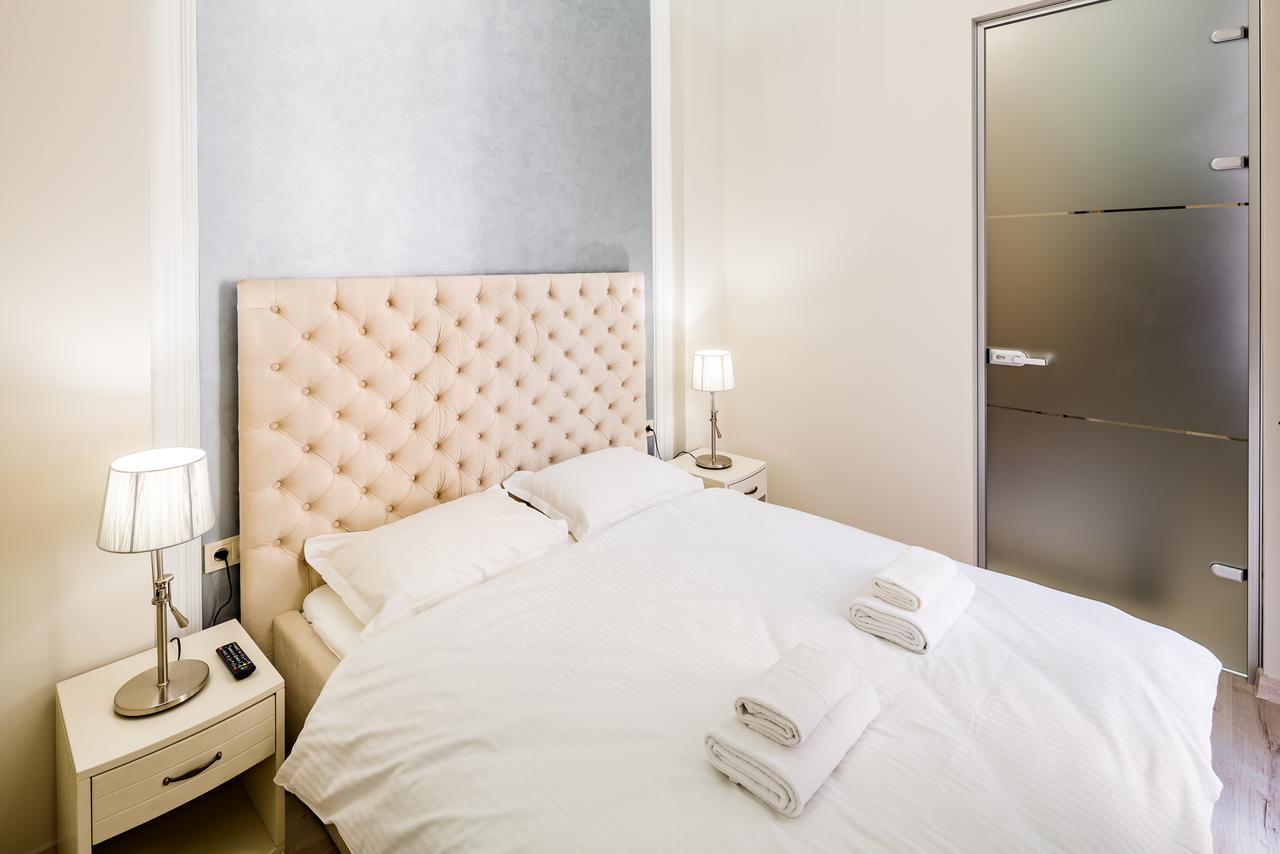 Leogrand Deluxe Apartments On Doroshenka 17 Lviv Exteriör bild