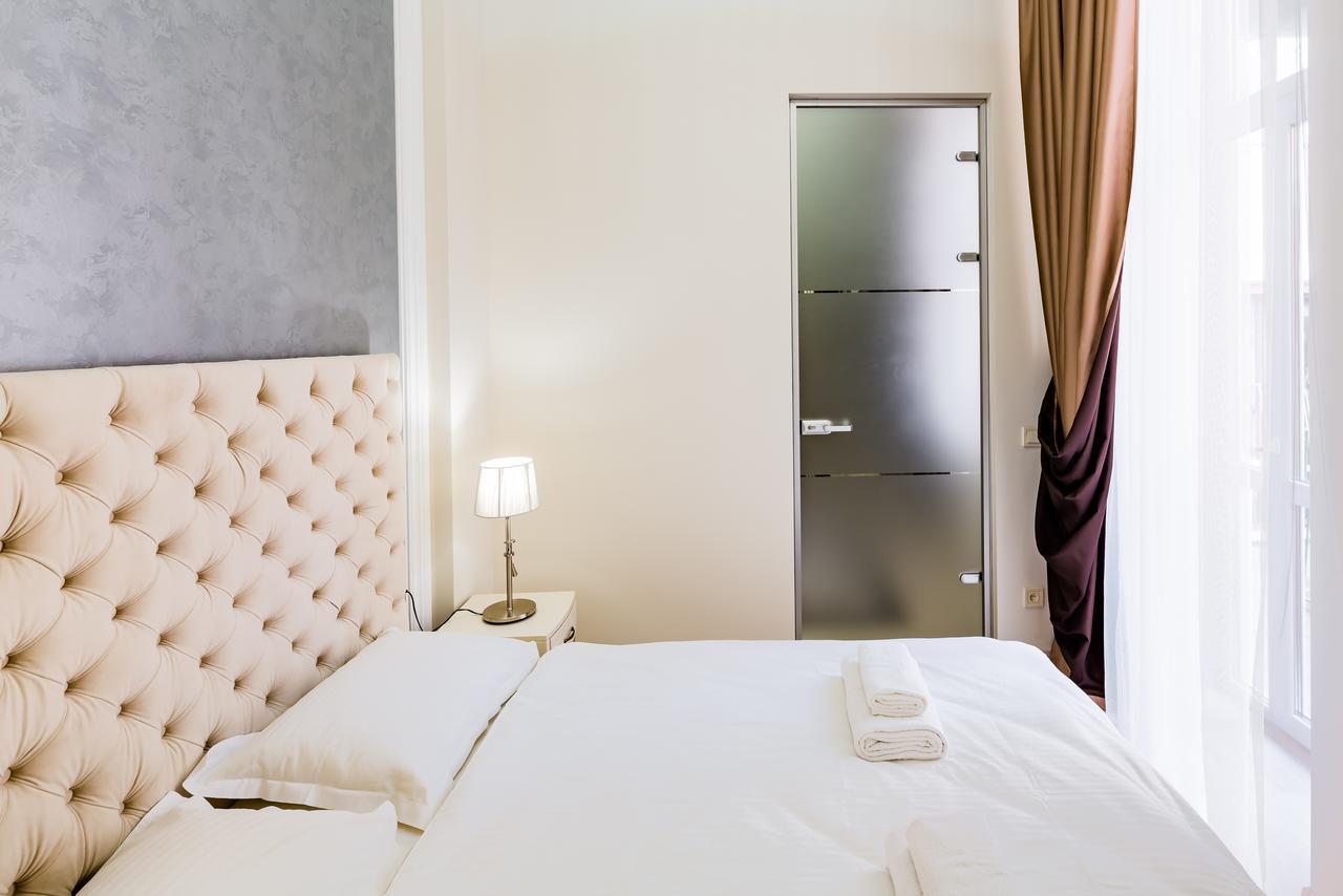 Leogrand Deluxe Apartments On Doroshenka 17 Lviv Exteriör bild